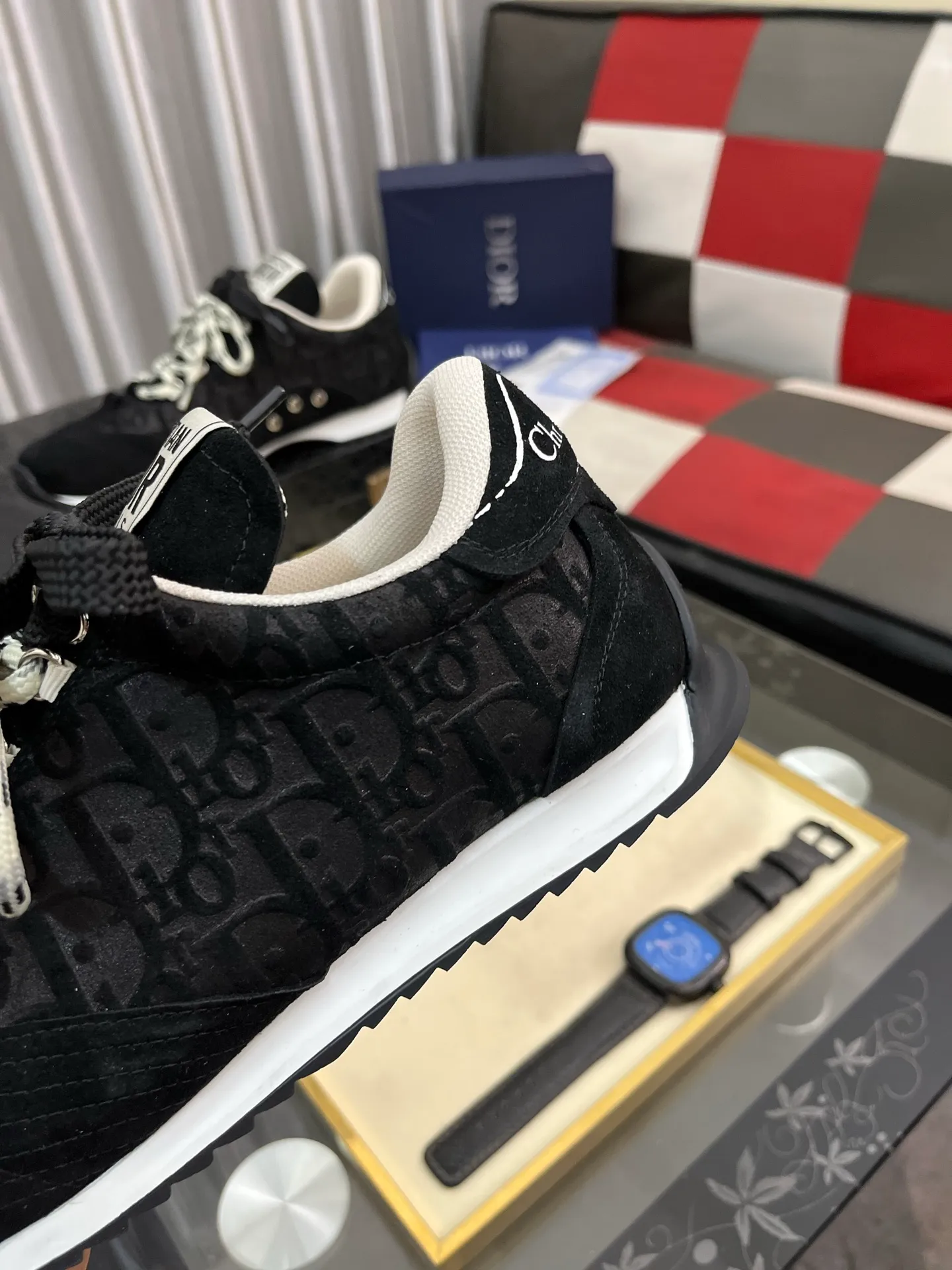 Men's shoes 💰500⌚️⌚️Dior original quality.~ Unique modern style sneakers. 🏃A must-have casual shoe for trendy men😍😍 Original brand imported from Italy, imported original leather, sheep lining (refuses to discolor and grind feet) Sole: Original sole provided by the original factory, French lazy style design ⚠️Fit to the feet, original quality, super comfortable original sole. Just like shooting the real thing 🎬The real thing is better Code number: 38-446️⃣Colors available
